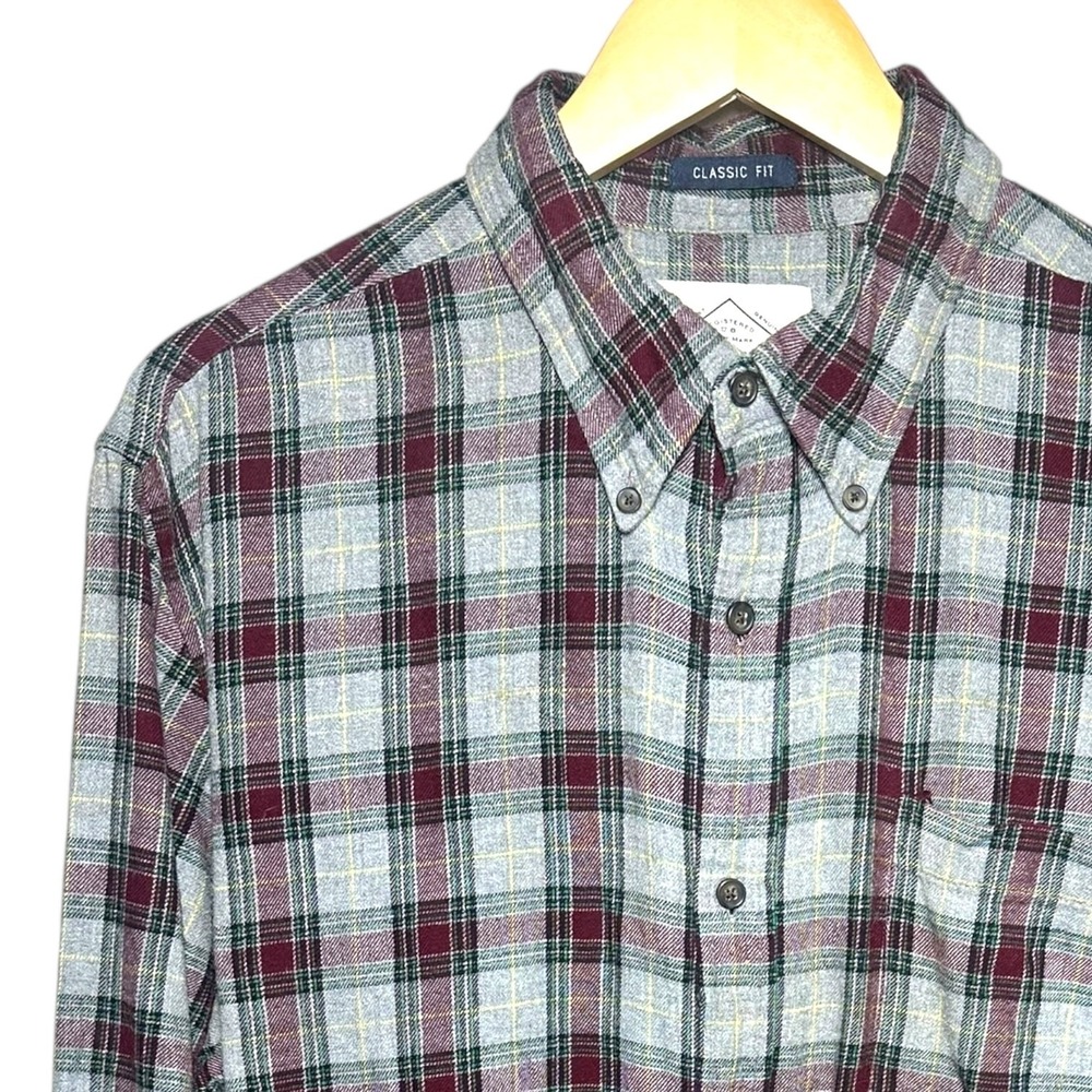 St. John's Bay Men's Size L Classic Fit Plaid Flannel Shirt Button Up